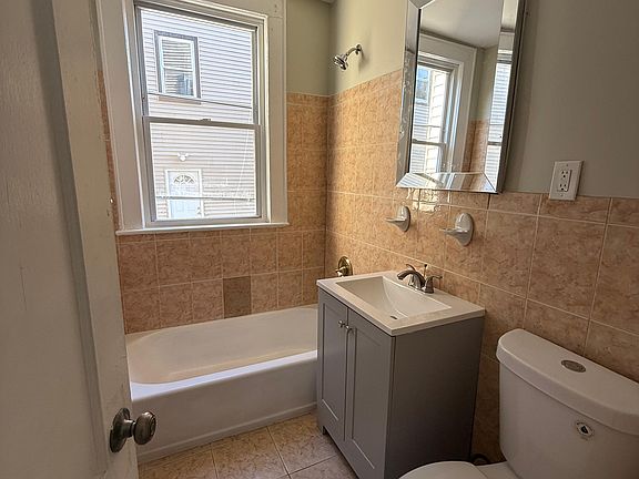 4th image of 192-194 Shephard Ave #1A