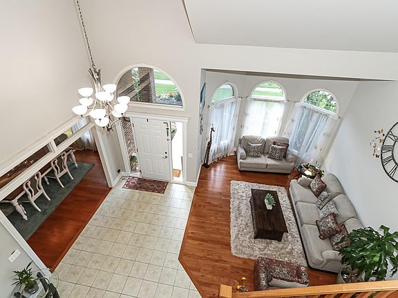 5th image of 661 Waters Edge Dr