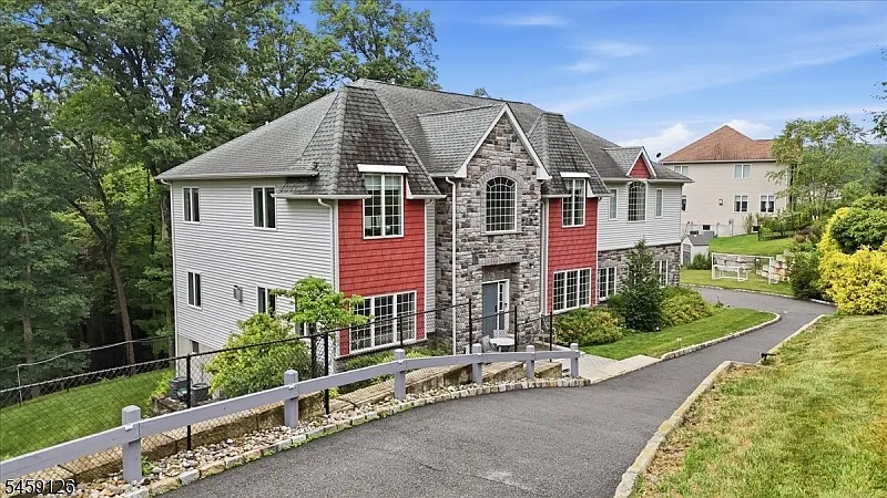 18 Puddingstone Rd