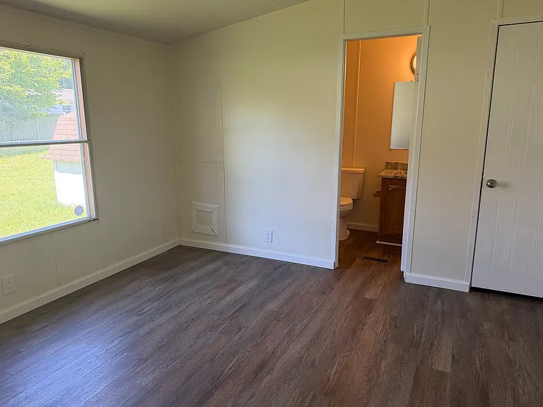 2865 Winchester Ave — Photo 6