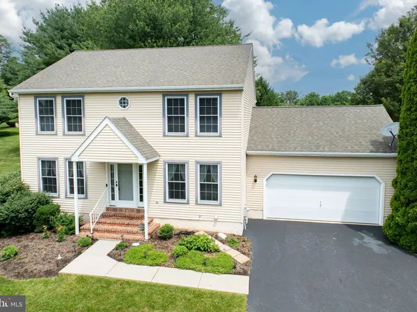 28 Northfield Dr, Downingtown, PA 19335