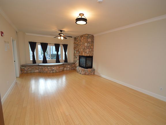 3rd image of 4447 W Lakeside Dr #105