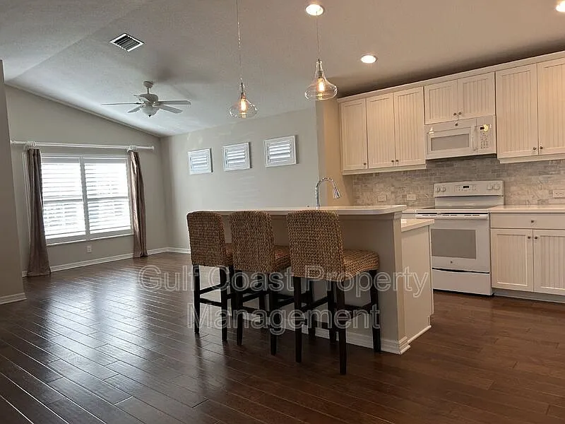 2 bed, 2.0 bath, 1255 sqft, $2,250 — Photo 2