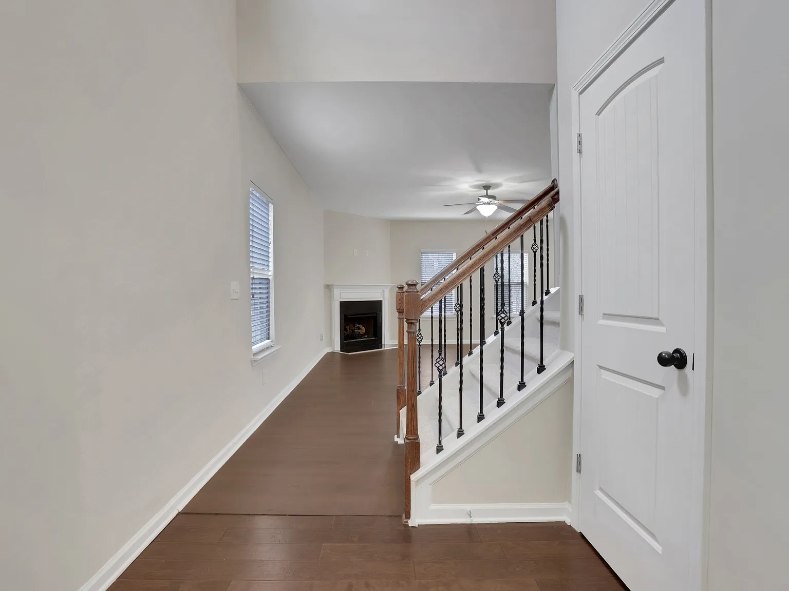 3 bed, 2.5 bath, 2114 sqft, $2,250 — Photo 3