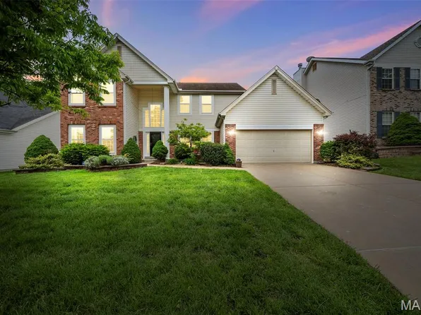 7071 Black Horse Dr, O'Fallon, MO 63368