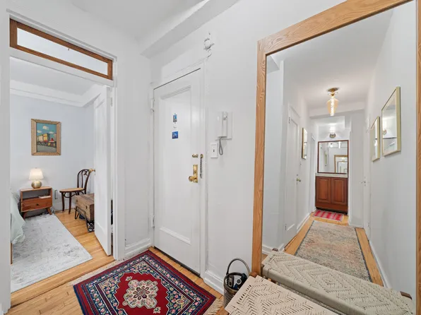 10 Mitchell Place image 11 of 18