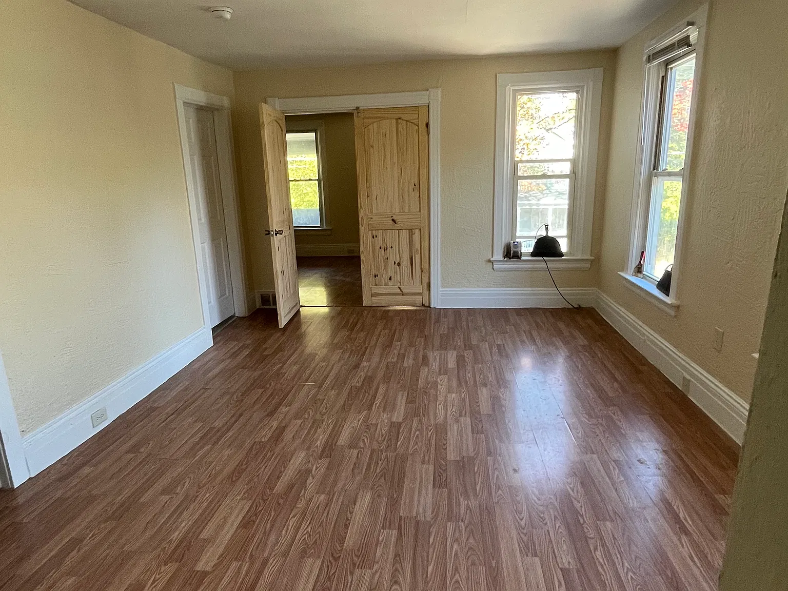 3 bed, 1000 sqft, $850 — Photo 2