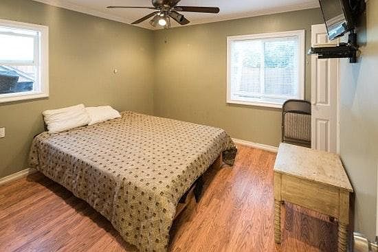 3rd image of 2733 Denby Ave
