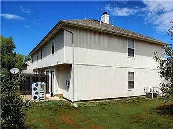 2nd image of 200 NE Dogwood St
