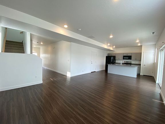 2nd image of 902 W River Vine Dr