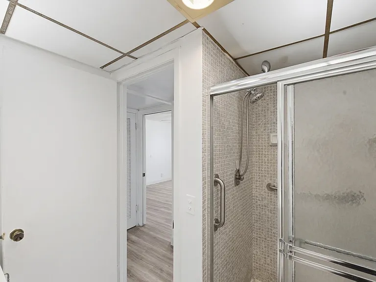 452 Normandy #J — Photo 14