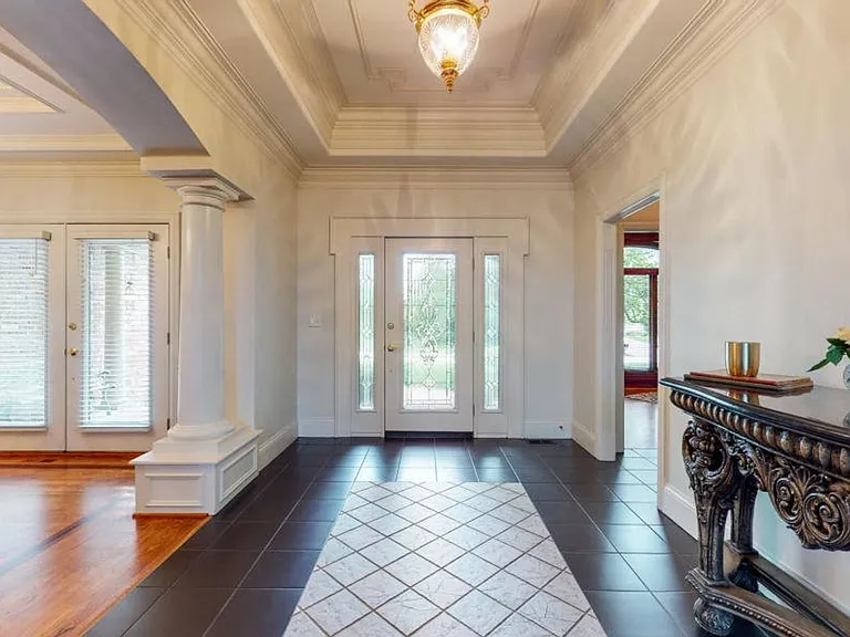 7703 Wolfpen Ridge Dr — Photo 3