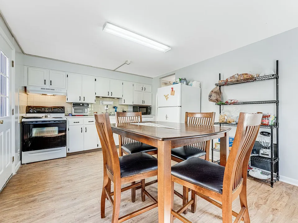 135 Lorentz St