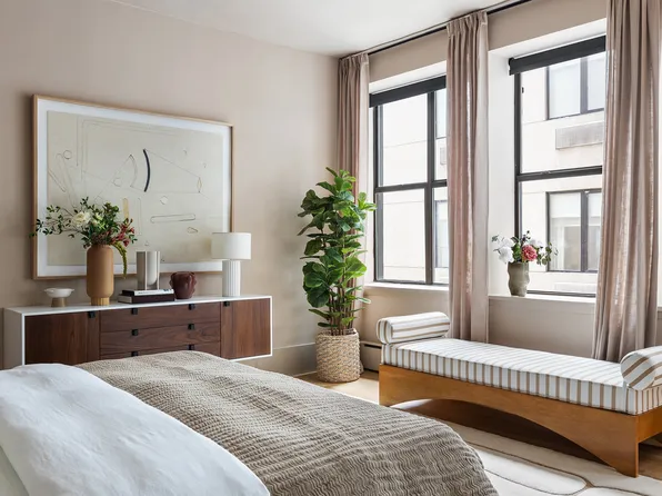 260 West Broadway image 15 of 27