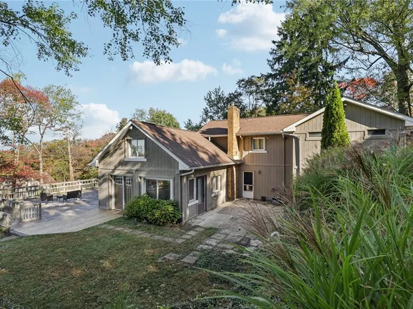 1012 Magnolia Dr, Jeannette, PA 15644