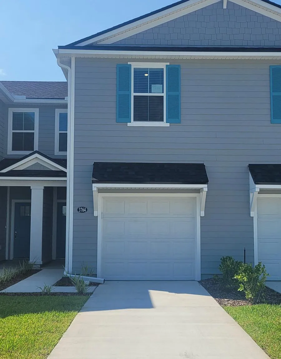 3 bed, 2.5 bath, 1433 sqft, $1,750 — Photo 1