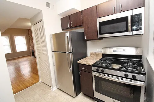 2306 N Clark St Photo 1