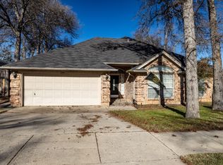 2221 Greendale Ct, Bedford, TX 76022