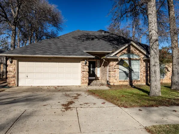 2221 Greendale Ct, Bedford, TX 76022