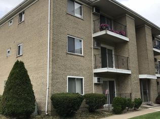 17622 Rosewood Dr #2B, Lansing, IL 60438