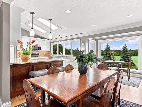 4th image of 2501 Silver Ln NE