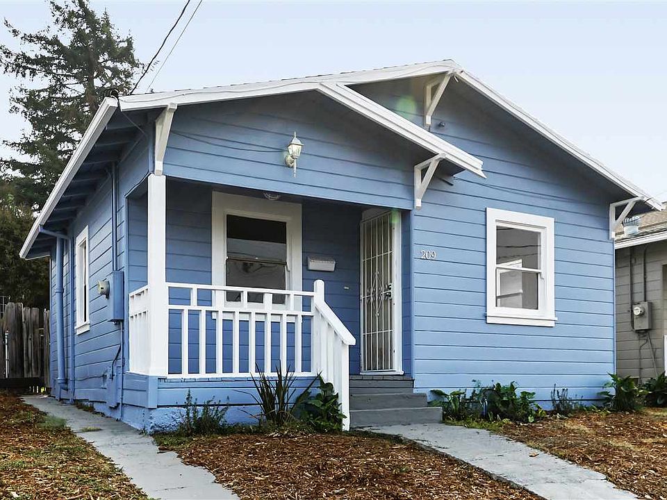 1st image of 209 3rd St