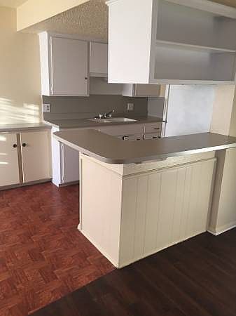 Kitchen with gas cooktop