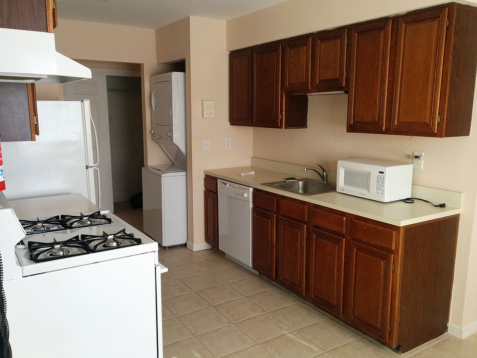 Kitchen has washer Dryer too