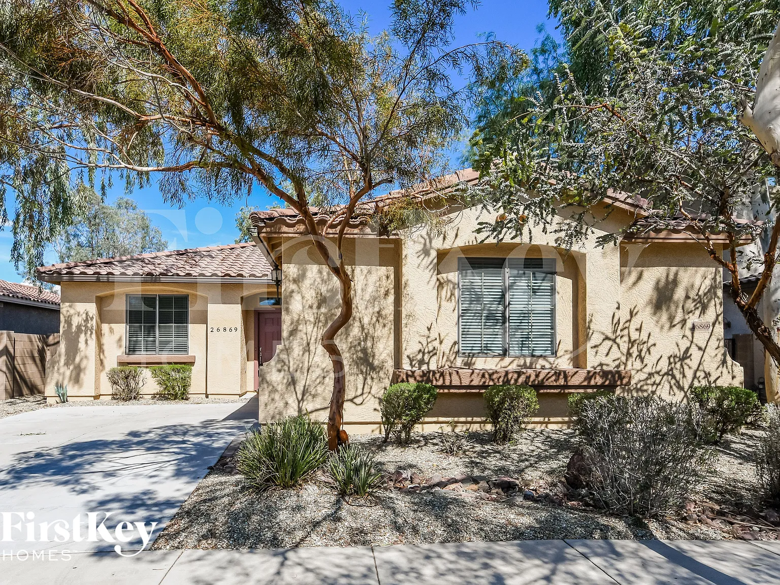 3 bed, 2.0 bath, 1950 sqft, $2,210 — Photo 1