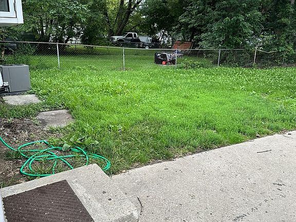 3rd image of 109 W Hopkins Ave