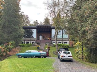 2084 Grand Blvd, Burlington, ON L7P0N1