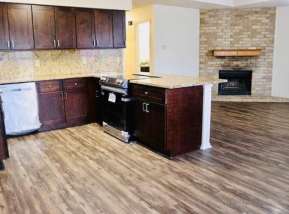 3rd image of 302 Shady Valley Dr