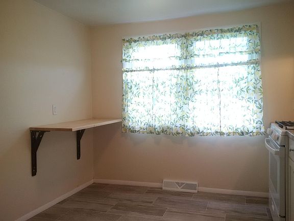 3rd image of 437 Midland Ave #6