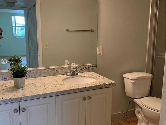 4th image of 8205 Lake Dr #407