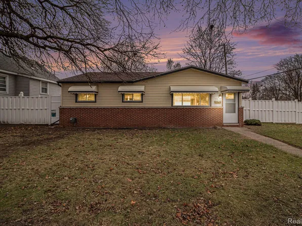 35637 Richard St, Wayne, MI 48184