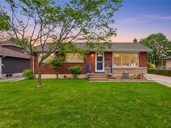 14 Edinburgh Dr, Saint Catharines, ON L2M 3H1