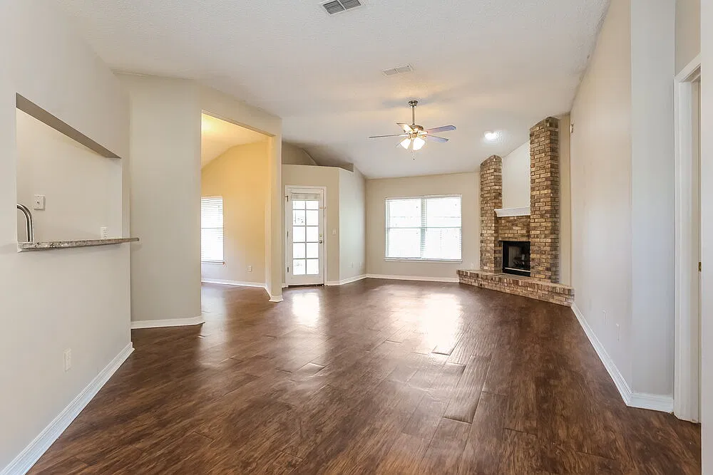 3 bed, 2.0 bath, 1584 sqft, $2,505 — Photo 4