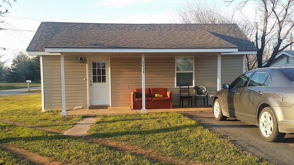 2nd image of 2228 Arizona Ave