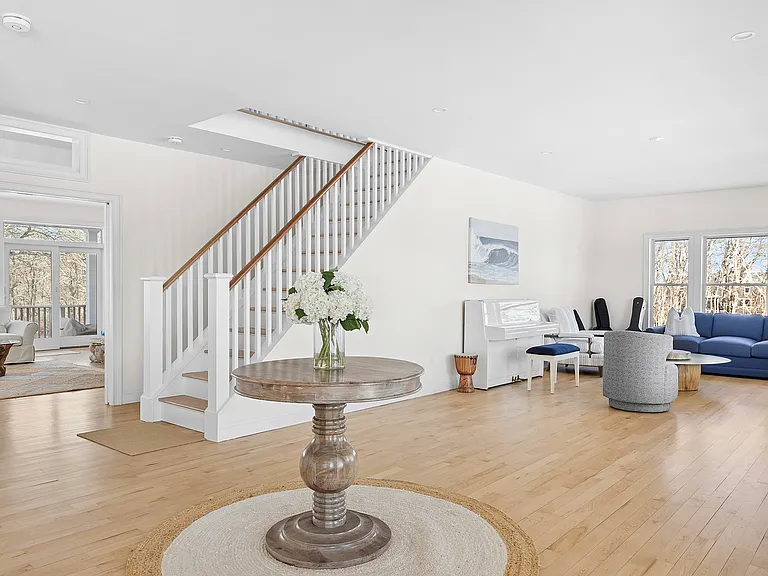 4 Bayberry Rd — Photo 9