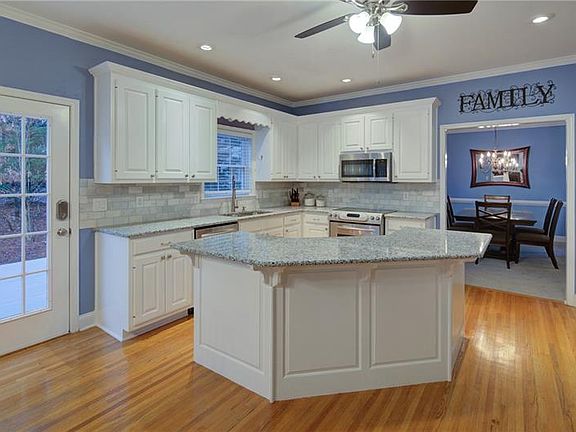 3rd image of 1693 Macy Ln