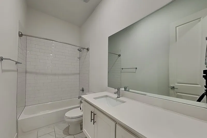 3 bed, 3.0 bath, 1861 sqft, $3,150 — Photo 3