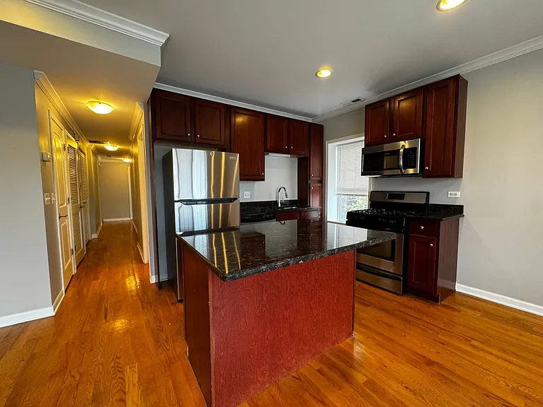 4059 W Melrose St — Photo 3