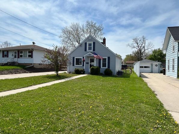 308 1st St E, Stewartville, MN 55976