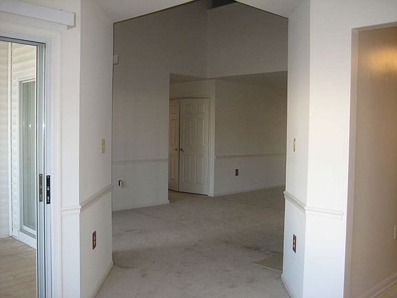 3rd image of 6500 Lake Park Dr APT 201