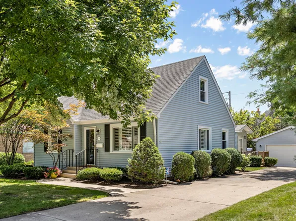 2329 Illinois Rd, Northbrook, IL 60062