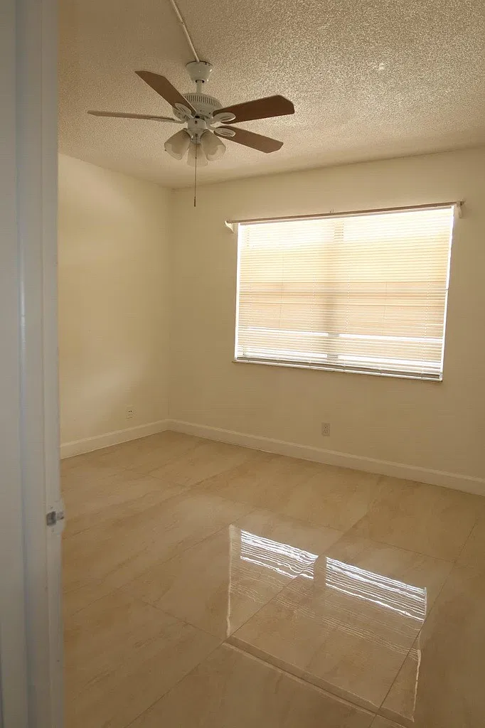 2 bed, 900 sqft, $2,100 — Photo 3