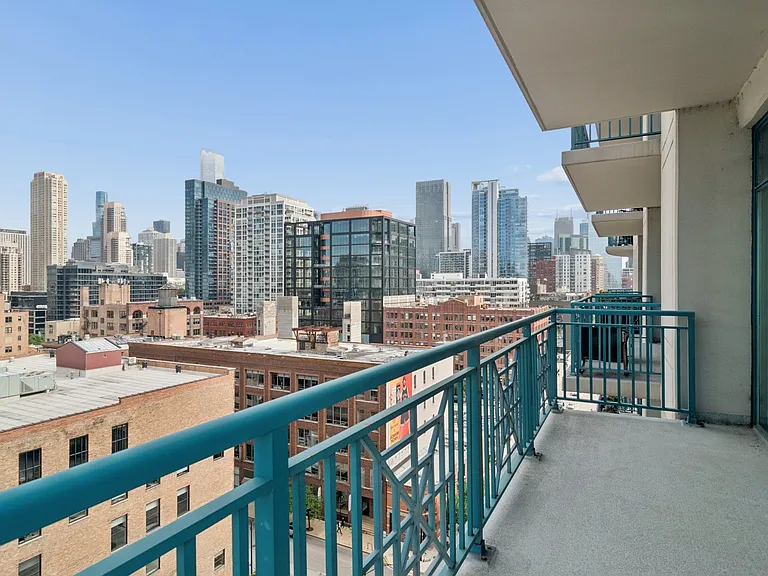 340 W Superior St #1201 — Photo 16