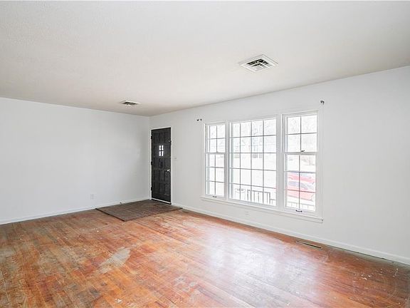 4th image of 4001 NE 50th St