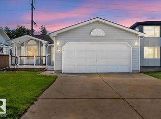 10 Deacon Ln, Strathcona County, AB T8H 1M9