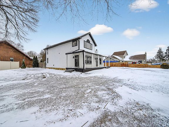 3rd image of 210 W Grove Ave